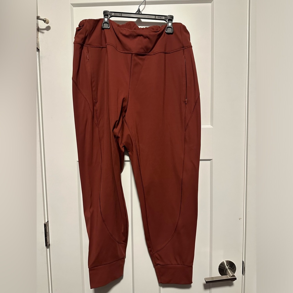 Athleta XL rust colored Distance jogger
